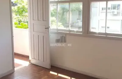 Apartamento à venda na cidade baixa - 65m² com 2 dormitórios/quartos disponíveis!