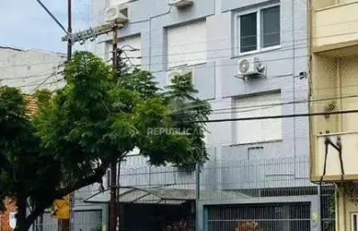 Apartamento de 2 dormitórios, frente, reformado na cidade baixa