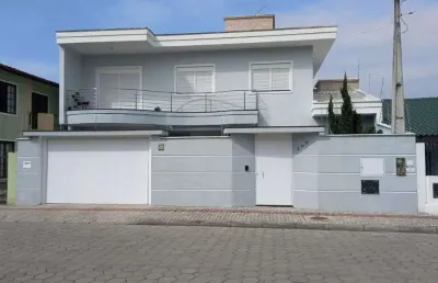 Casa alto padrão no centro de balneário de piçarras