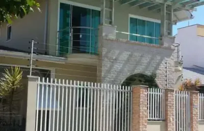 Casa na quadra mar - 40 metros da praia de balneário piçarras sc