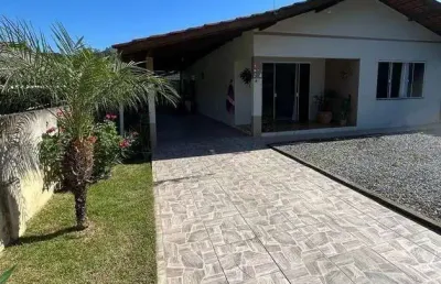 Casa com 3 dormitórios sendo 1 suíte na praia de são miguel