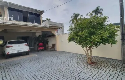 Sobrado a 500 metros da praia próxima do beto carrero em penha sc