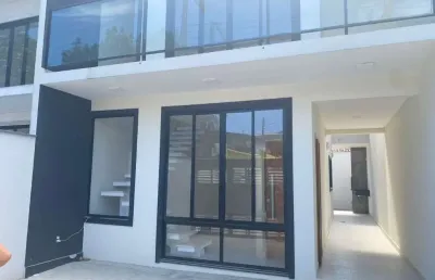 Lindo sobrado alto padrão com 3 suites a 180mts da praia