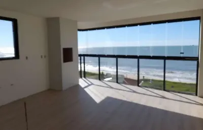 Lindo apartamento frente-mar alto padrão em piçarras