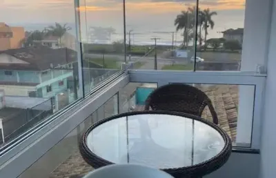 Apartamento finamente mobiliado a 200 metros do mar em piçarras sc