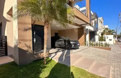 Casa com 4 suítes, piscina privativa no condomínio portal do sol em piçarras sc