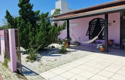 Casa com 3 quartos à venda na Rua Antônio Zimmermann, 745, Itacolomi, Balneário Piçarras