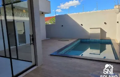 Bela casa no setor jardim atlântico, com 03 suítes plenas, escritório, cozinha,  sala,  lavabo, lavanderia e banheiro para atender a piscina com área de lazer