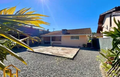 Excelente casa com 3 quartos, sendo 1 suíte com closet no bairro vila nova