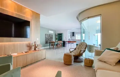 Apartamento garden/ diferenciado com 4 suítes 30m do mar na meia praia em itapema