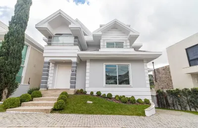 Casa em condomínio com 4 suiítes no bairro uberaba em curitiba