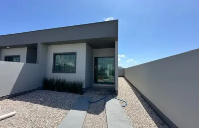 Casa à venda com passagem lateral e documentação em tijucas/sc