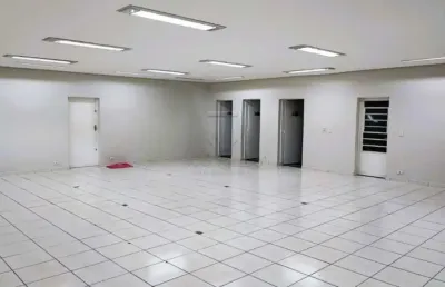 Ponto comercial para locação ou venda, com vagas de garagem, localizado na av ademar de barros.