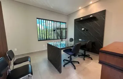 Sala comercial para locação mobiliada pavimento superior com 23 metros quadrados.