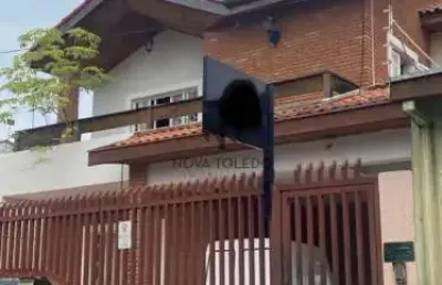 Excelente sobrado á venda - 4 dormitórios 2 suítes - vila betânia - são josé dos campos