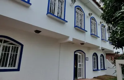 Casa  comercial/residencial   com 7 salas e estacionamento