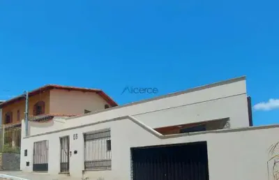 Casa tríplex com 543m² e  5 dormitórios com linda vista  no quintas das avenidas - juiz de fora/mg