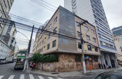Apartamento amplo e térreo, sem nenhuma escada, com 3 vagas de garagem!