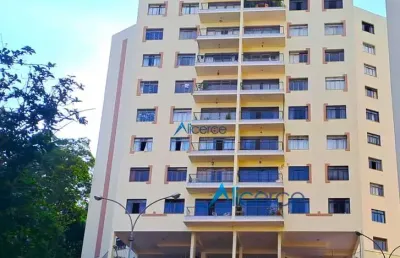 Apartamento de 03 quartos com  garagem, elevador e área de lazer no centro.