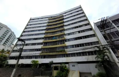 Apartamento com 04 quartos, elevador e garagem no centro.