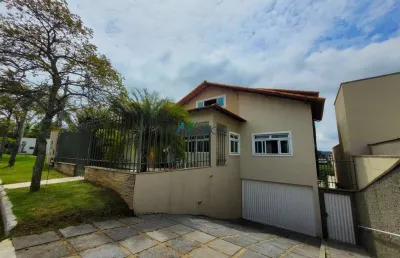 Maravilhosa casa com piscina no jardim da serra- condomínio da serra.
