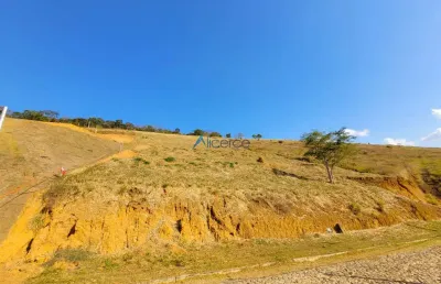 Terreno no condomínio medindo 3.000 m²  no  villagio da serra ii- salvaterra