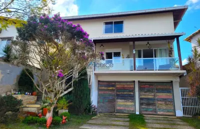 Casa com 05 quartos, suíte e 04 vagas garagem no são lucas
