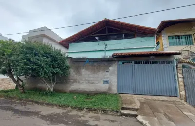 Casa com 3 quartos à venda na Rua José Bello, Aeroporto, Juiz de Fora