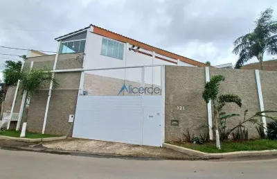 Casa 'clube'  com um terreno de quase 1.800 m²  no aeroporto