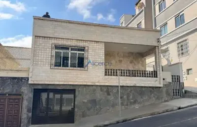 Casa com 3 quartos à venda na Rua Batista de Oliveira, Centro, Juiz de Fora