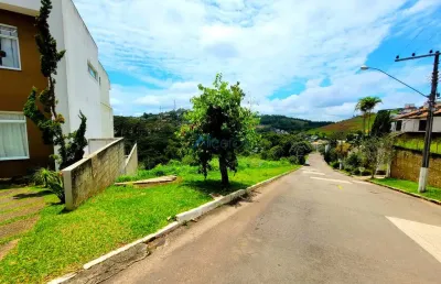 Terreno em declive com 431 m² e linda vista no granville.