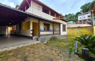 Casa linear, com 05 quartos e 03 vagas de garagem no bandeirantes.