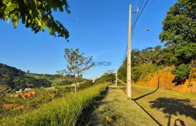 Terreno em declive medindo 3.000m², com vista linda- no villagio da serra ii- salvaterra