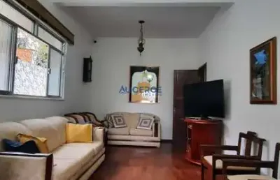 Casa ampla de 3 quartos, 3 vagas de garagem e quintal no paineiras!