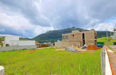 Terreno plano medindo 310 m² no condomínio estrela alta.