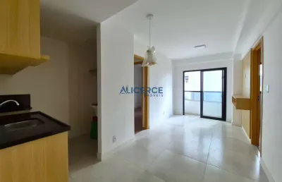 Apartamento com dois quartos, uma suíte e lazer completo.