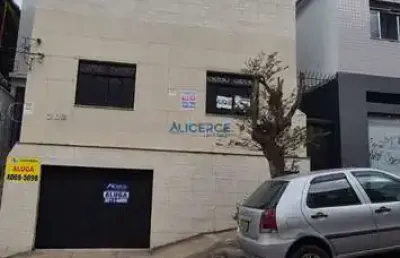 Casa com 3 quartos para alugar na Rua Fernando Lobo, Centro, Juiz de Fora
