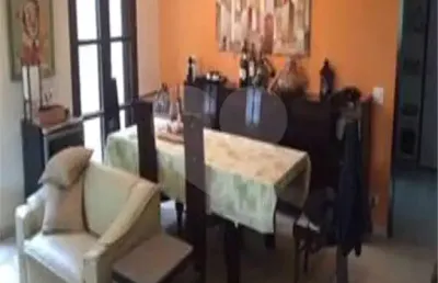 Casa com 6 quartos à venda em condomínio iolanda - sp