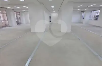 Sala comercial para alugar na Rua Líbero Badaró, Centro, São Paulo