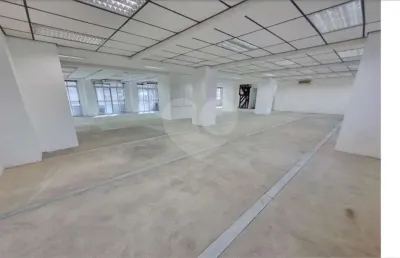 Sala comercial para alugar na Rua Líbero Badaró, Centro, São Paulo