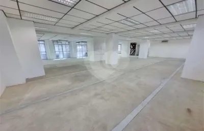 Sala comercial para alugar na Rua Líbero Badaró, Centro, São Paulo