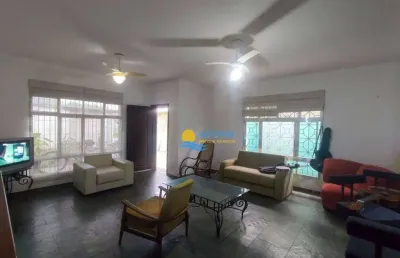 Casa à venda na praia do pernambuco, 3 suítes, 1 vaga.