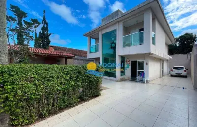 Enseada belíssimo sobrado com espaço gourmet. 150 metros do mar
