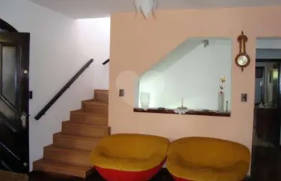 Sobrado a vendacom 3 dormitorios sendo 1 suite, 2 vagas