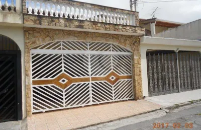 Casa tipo sobrado 03 dormitórios 01 suite 03 banheiros 02 vagas no bairro do campo grande - venda