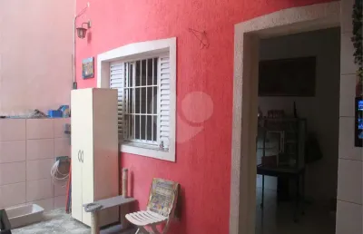 Sobrado com 3 dormitórios, sendo 1 suíte na parte superior mais 1 suíte na parte de baixo, 2 vagas