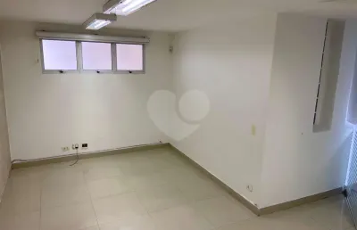Casa térrea comercial para locação com 212 m em 12 salas 05 banheiros com recepção na vila mariana