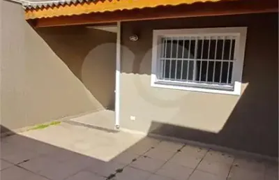 Casa para locação com 129m², com 3 dormitórios sendo 03 suíte, lavabo,, área de serviço