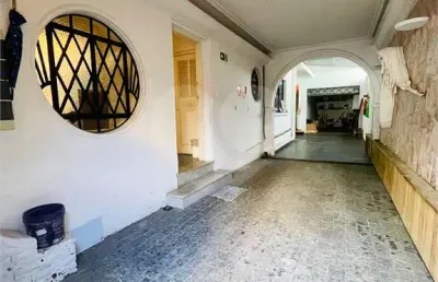 Linda casa com 600m²  e 6 vagas de garagem à venda próximo ao metrô ana rosa!!