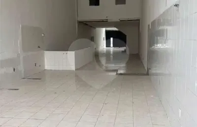 Galpão comercial à venda de 300m² com 4 banheiros térreo subsolo mezanino e quintal no bom retiro sp